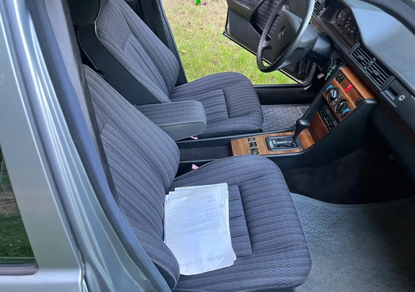 Mercedes-Benz W124 (1984-1993) cena 26890 przebieg: 227000, rok produkcji 1991 z Buk małe 154